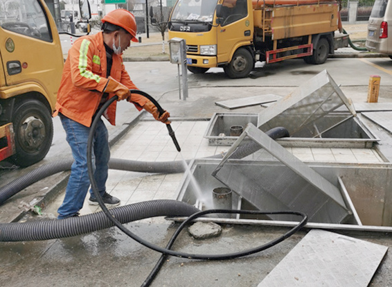 西乡塘隔油池清理